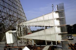 http://gb.fotolibra.com/images/previews/1161131-big-ear-radio-telescope-ohio.jpeg