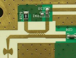 https://upload.wikimedia.org/wikipedia/commons/d/db/Microstrip_Sawtooth_Directional_Coupler.jpg