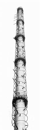 https://upload.wikimedia.org/wikipedia/commons/b/b4/Helical_UHF_TV_broadcast_antenna.jpg